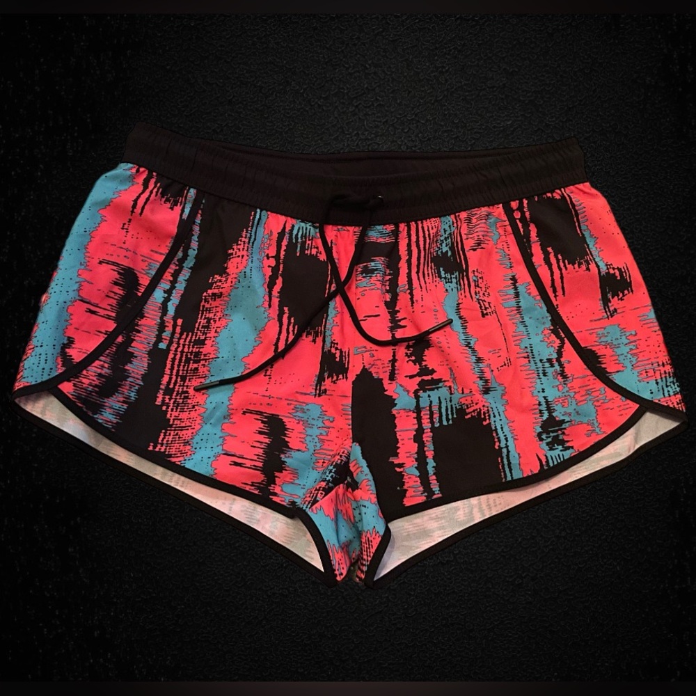 Fabletics Shorts - Picture 2 of 5